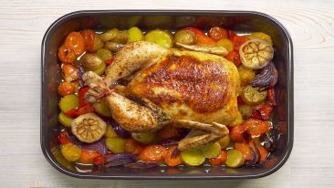Курица с овощами запеченная в духовке. Французская кухня