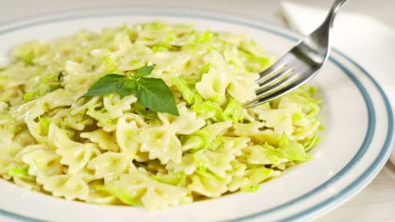 Макароны с молодыми кабачками