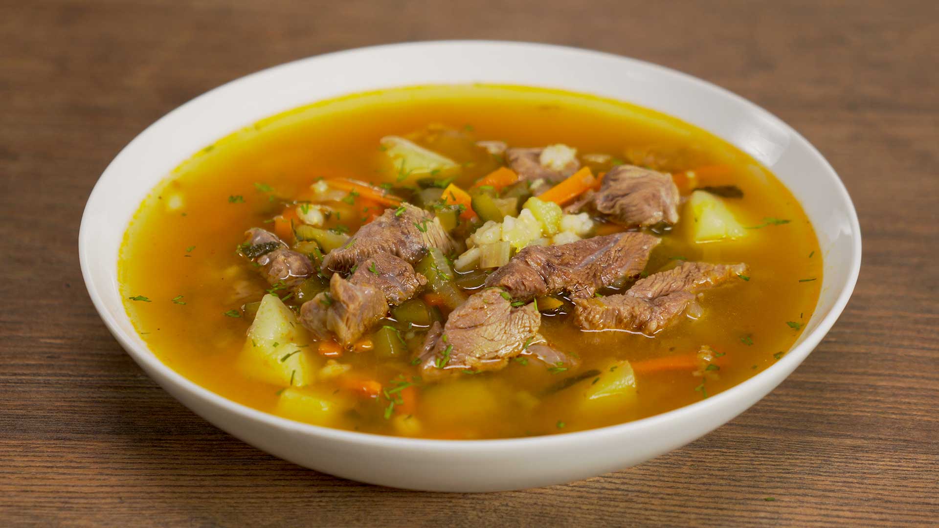 Классический рецепт приготовления супа-рассольника с перловкой, говядиной и солеными огурцами