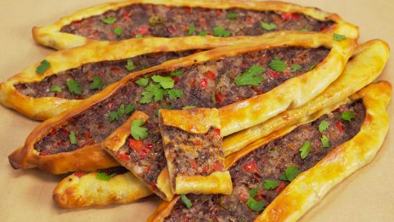 Турецкая лепешка с мясом Kiymali Pide