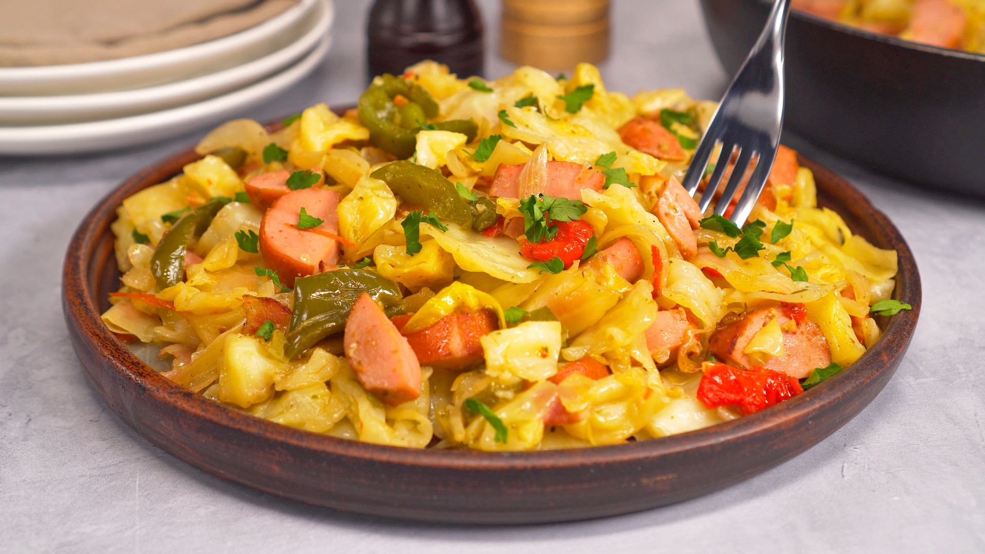 Тушёная капуста с сосисками