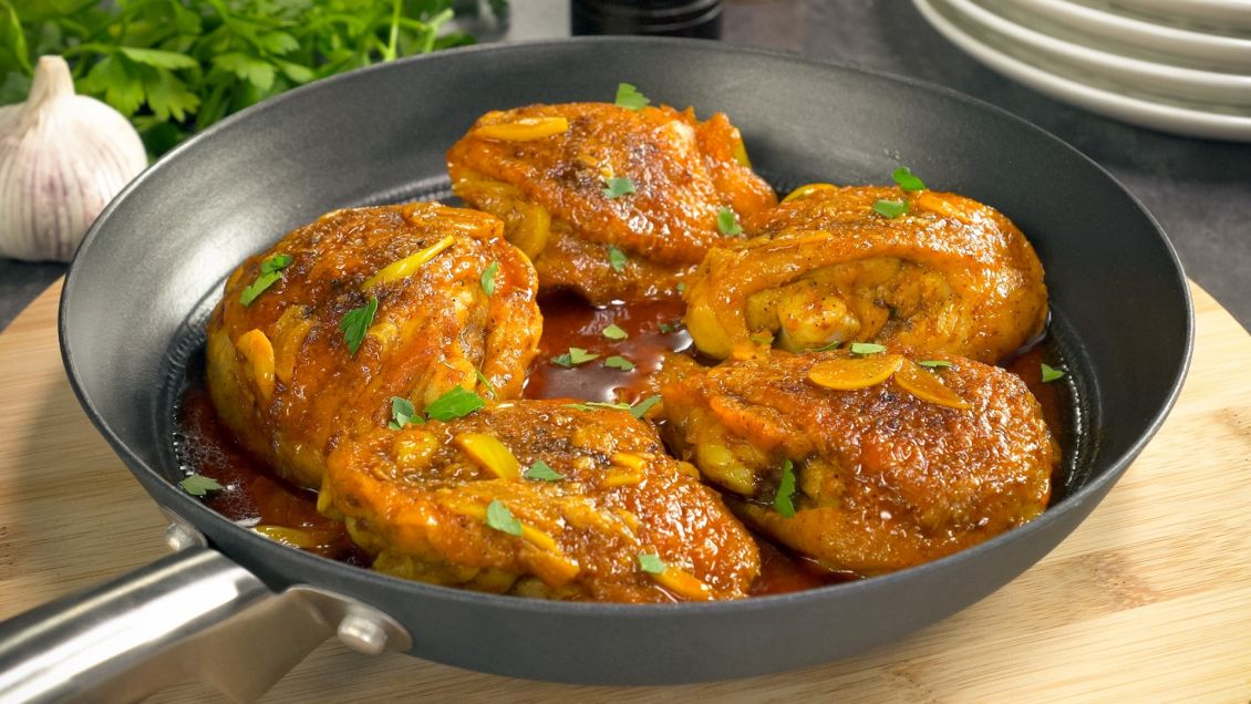 Куриные бедра на сковороде. Рецепт от Всегда Вкусно!